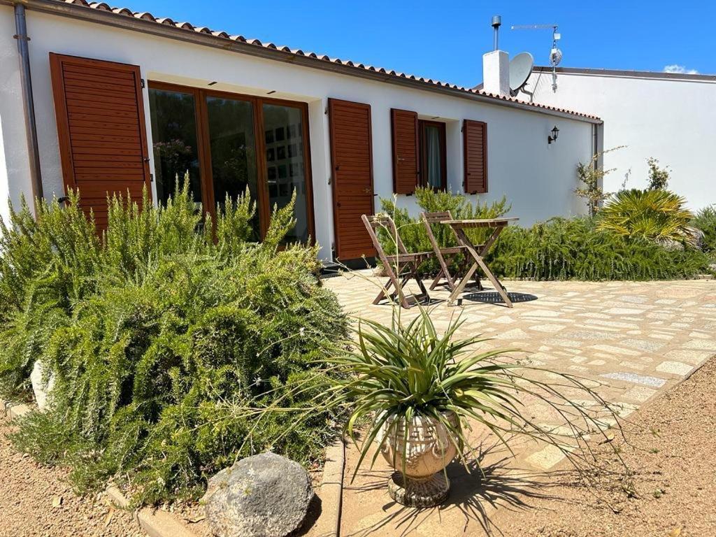 Bassacutena La Piana Holiday House מראה חיצוני תמונה